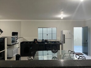 Private kitchen - Beach House Vilas Boas (Prado)