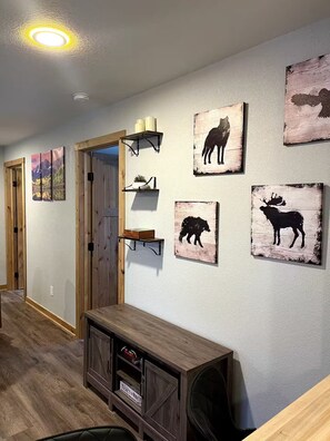 Interior - A Serene 2-bedroom cabin in charming Divide perfect for relaxing getaway (Divide)