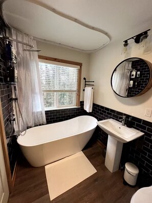 Assecador de cabells, tovalloles, sabó i paper higiènic 