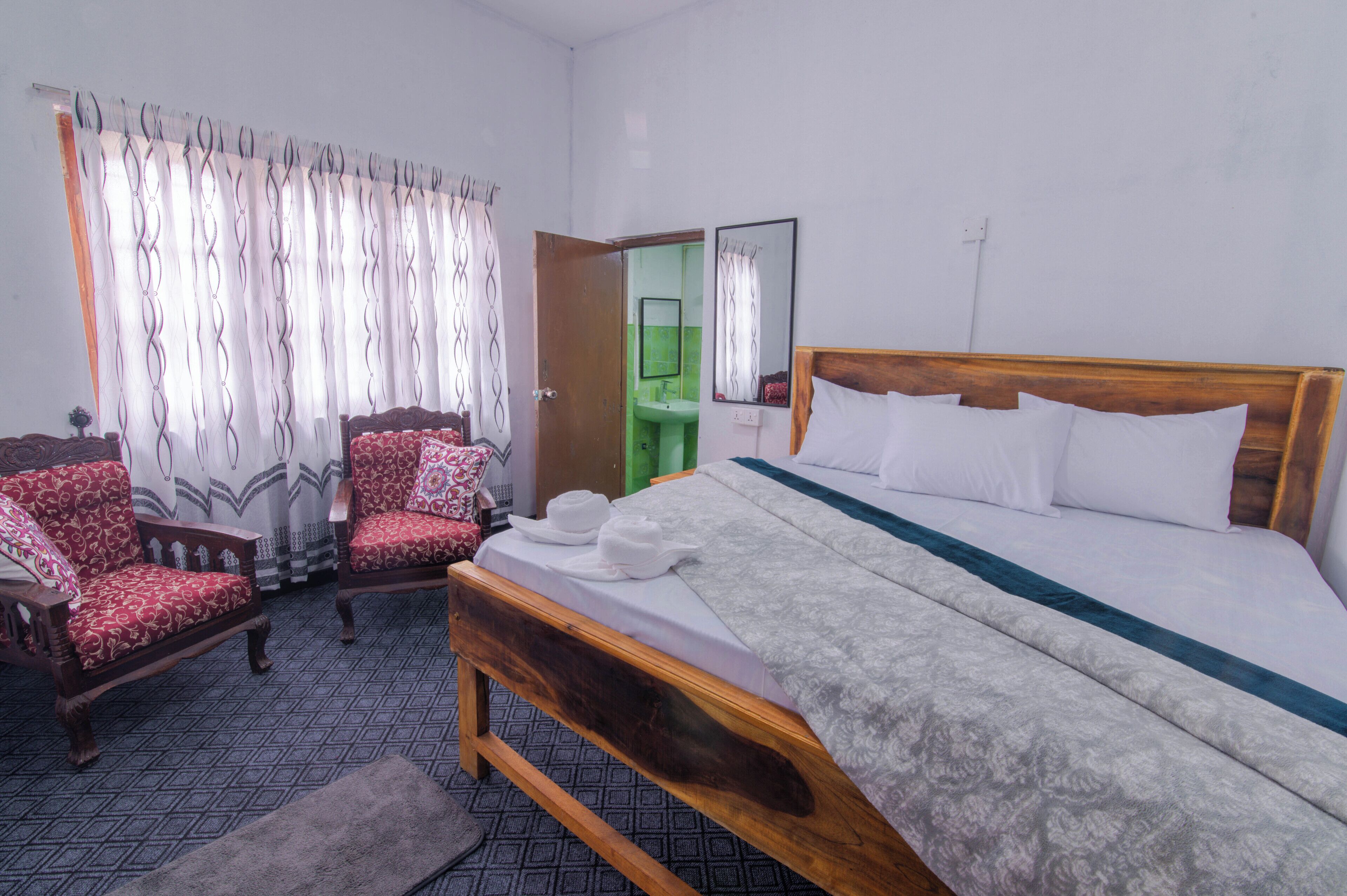 Phòng 3 tiện nghi đơn giản, quang cảnh núi | Bàn ủi/dụng cụ ủi quần áo, truy cập Internet không dây miễn phí 