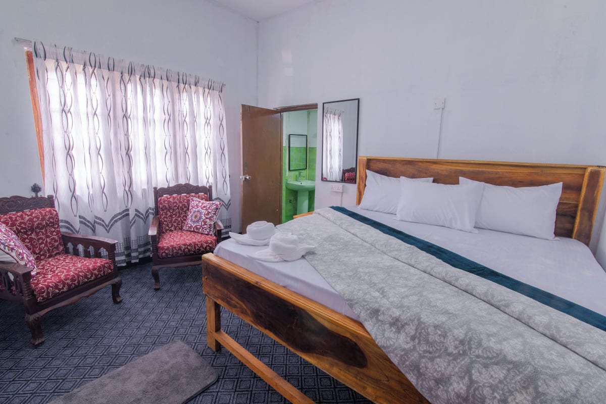 Phòng 3 tiện nghi đơn giản, quang cảnh núi | Bàn ủi/dụng cụ ủi quần áo, truy cập Internet không dây miễn phí