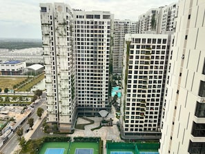 Lägenhet Deluxe - balkong - utsikt mot floden | Mörkläggningsgardiner, ljudisolering och strykjärn/strykbräda