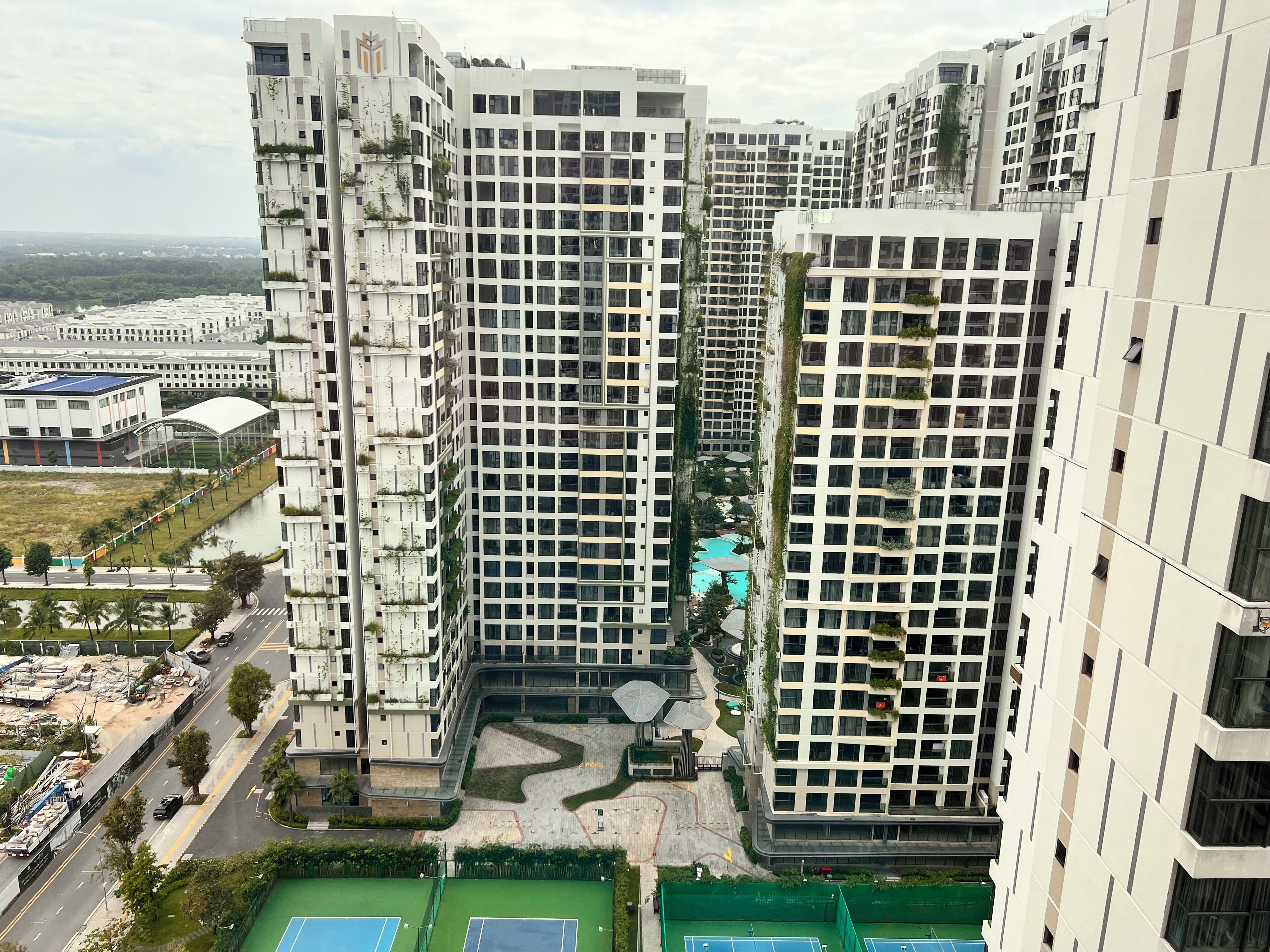 Deluxe Apartment, Balcony, River View | Blackout drapes, soundproofing, iron/ironing board, free WiFi