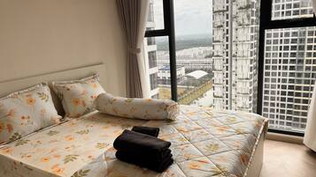 Deluxe Apartment, Balcony, River View | Blackout curtains, soundproofing, iron/ironing board, free WiFi