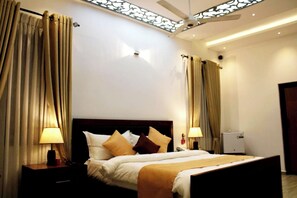 Soundproofing, bed sheets - Hotel Sky Gate Kandy (Kandy)
