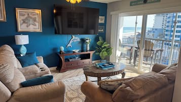 Een smart-tv, een dvd-speler, boeken en een filmbibliotheek