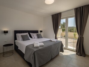 Villa | 3 bedrooms, laptop workspace, iron/ironing board, bed sheets - Villa Royal Stone With Pool in Jezera (Tisno)