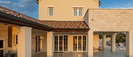 Villa | Exterior