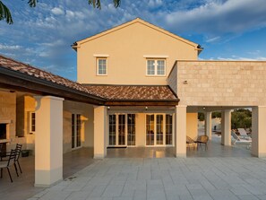 Villa | Exterior - Villa Royal Stone With Pool in Jezera (Tisno)