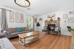 Smart-tv och eldstad