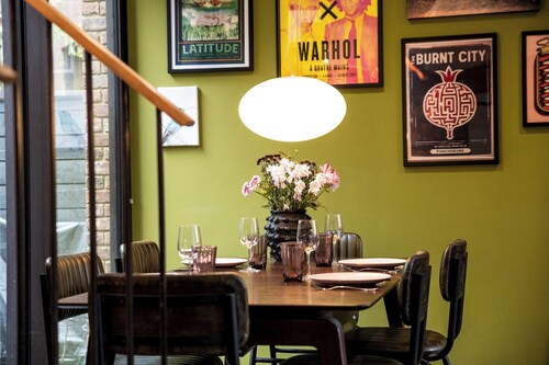 Architectural Hideaway, Unique 2BR in Surbiton - Pass the Keys