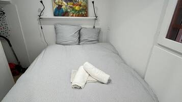 Fer et planche Ă repasser, draps fournis