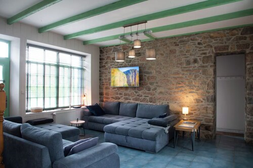 Large Gîte, Walking distance to beach, PMR, Villa Capucine.