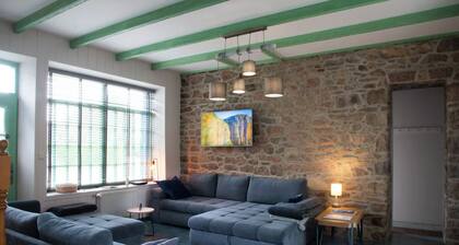 Large Gîte, Walking distance to beach, PMR, Villa Capucine.