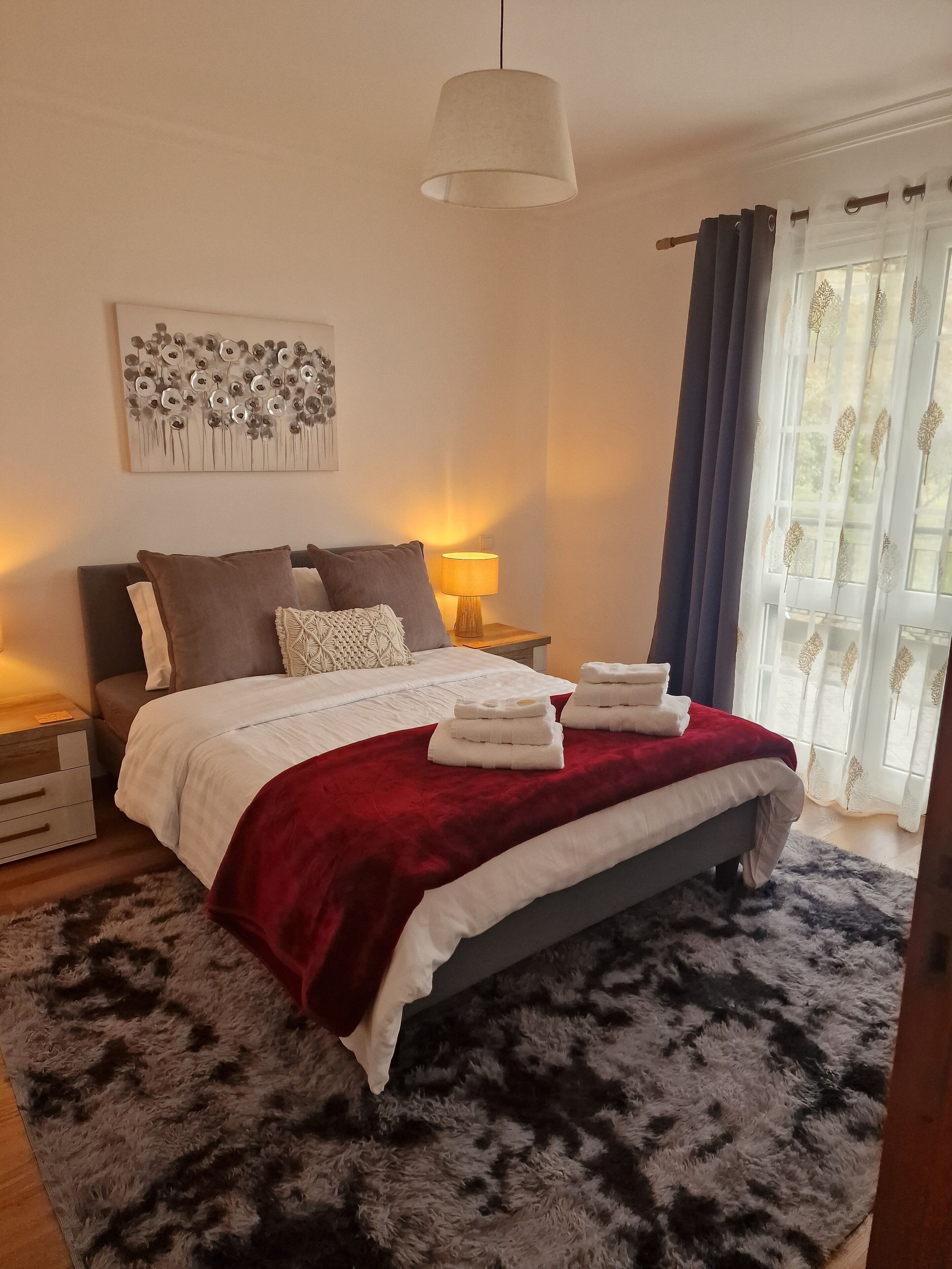 4 soveværelser, skrivebord, strygejern/strygebræt, weekendseng