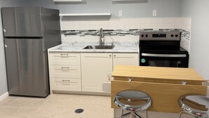Private kitchen - Delightful 2 bedroom lower level unit in Omaha perfect for your getaway (Omaha)