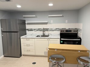 Private kitchen - Delightful 2 bedroom lower level unit in Omaha perfect for your getaway (Omaha)