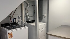 Interior - Delightful 2 bedroom lower level unit in Omaha perfect for your getaway (Omaha)