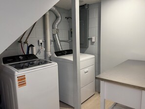 Interior - Delightful 2 bedroom lower level unit in Omaha perfect for your getaway (Omaha)