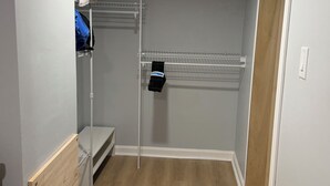 Interior - Delightful 2 bedroom lower level unit in Omaha perfect for your getaway (Omaha)