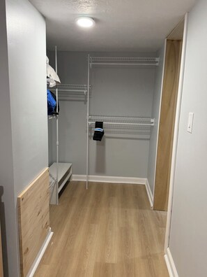 Interior - Delightful 2 bedroom lower level unit in Omaha perfect for your getaway (Omaha)