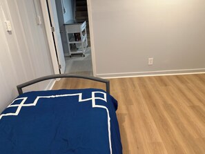 Iron/ironing board, WiFi, bed sheets - Delightful 2 bedroom lower level unit in Omaha perfect for your getaway (Omaha)