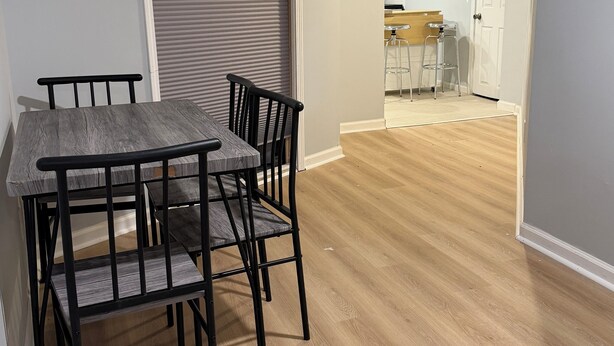 Dining - Delightful 2 bedroom lower level unit in Omaha perfect for your getaway (Omaha)