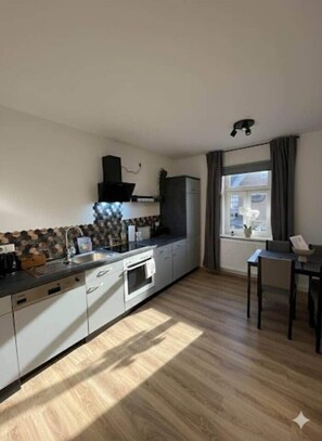 Fridge, oven, stovetop, dishwasher - Old town apartment with 2 bedrooms & new bathroom (Hallenberg)