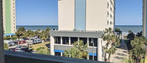 Dobbeltrom – classic, 2 queensize-senger, strandutsikt | Overnattingsstedets uteområder