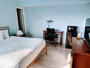 مكتب ومساحة عمل للكمبيوتر المحمول وواي فاي مجانًا