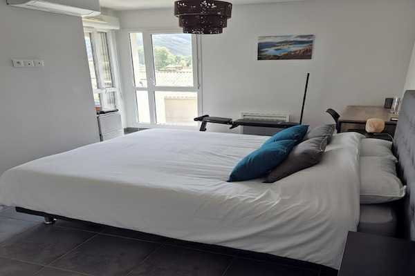 2 quartos, ferros/tábuas de passar roupa, Wi-Fi, roupa de cama