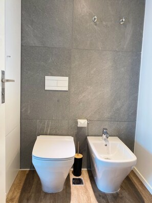 Shower, hair dryer, bidet, towels - Charming studio on the 33rd floor in the best location in Buenos Aires (Buenos Aires)