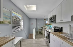 Fridge, microwave, oven, stovetop - Stylish 1BR private balcony apartment on the intercostal w/ Pool access (Fort Pierce)