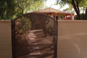 Property grounds - The Casita at Lizard Gate is a 1-bedroom guest house in mid-town Tucson. (Tucson)