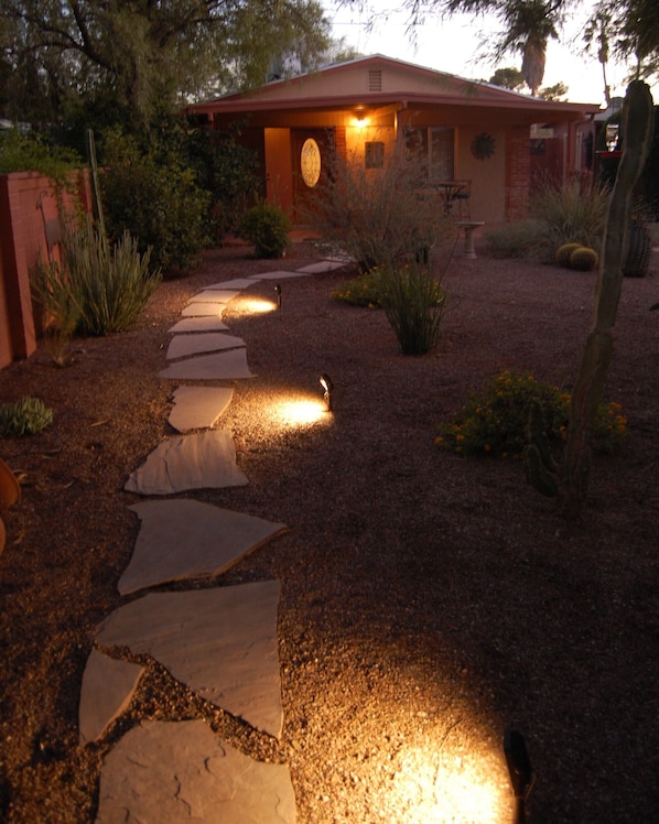 Property grounds - The Casita at Lizard Gate is a 1-bedroom guest house in mid-town Tucson. (Tucson)