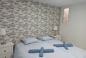 2 habitaciones, tabla de planchar con plancha, internet y ropa de cama 