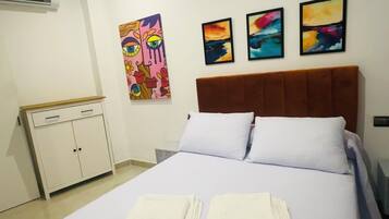3 bedrooms, iron/ironing board, WiFi, bed sheets