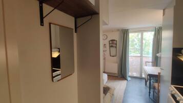 1 bedroom, desk, WiFi, bed sheets