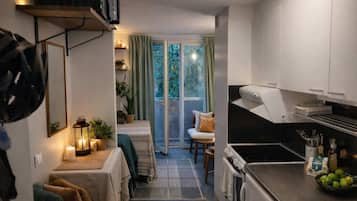 Geladeira, micro-ondas, fogão, cooktop