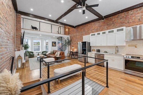 District Gojo A - Modern 3BR Loft with Rooftop