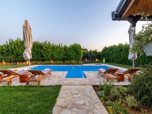Villa | Pool - Relaxed Getaway for 10 With a Pool (Imotski)