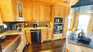 Coffee/tea maker, fridge, microwave, oven - Family Friendly 3 Bear Cubs Cabin-Buck Mtn-EV Charger,AC,Views (Purlear)