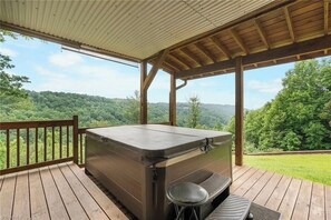 Terrace/patio - Family Friendly 3 Bear Cubs Cabin-Buck Mtn-EV Charger,AC,Views (Purlear)