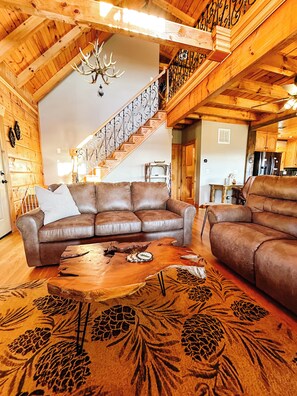 Smart TV, fireplace - Family Friendly 3 Bear Cubs Cabin-Buck Mtn-EV Charger,AC,Views (Purlear)