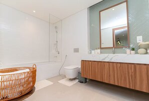 Toilet paper - 1 Bedroom in Central Park city Walk (Dubai)