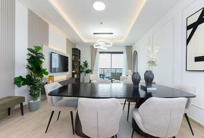Dining - 1 Bedroom in Central Park city Walk (Dubai)