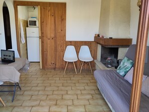 Interior - Apartment 200m from the beach (Albitreccia)