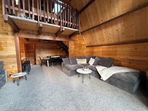 Smart TV, fireplace, video games, table football - Three Bears Getaway Tahoe (Kings Beach)