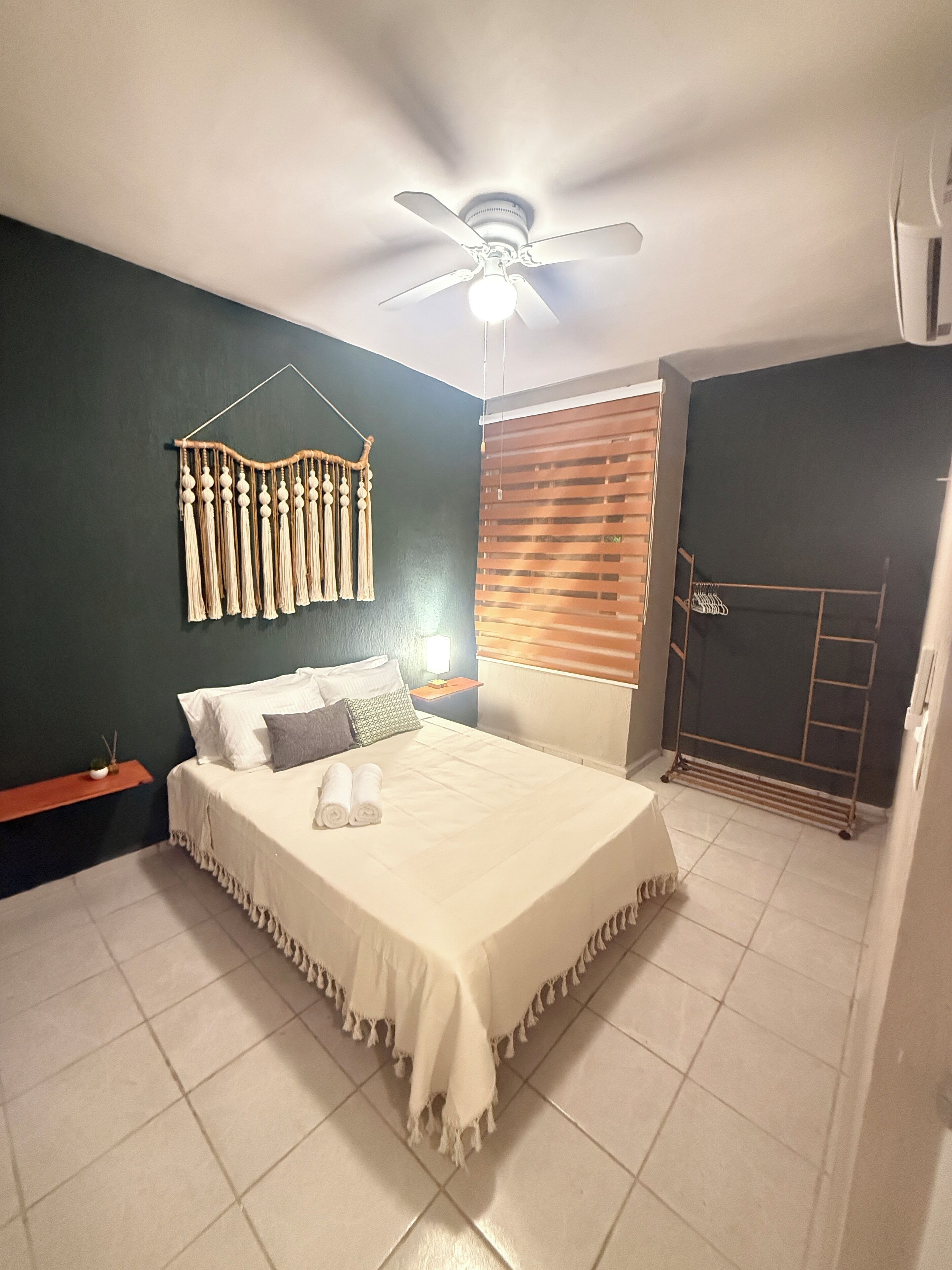 2 多间卧室、熨斗/熨衣板、WiFi、床单