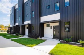Exterior - The Tipton House — Modern 3BR + Rooftop in Raleigh (Raleigh)